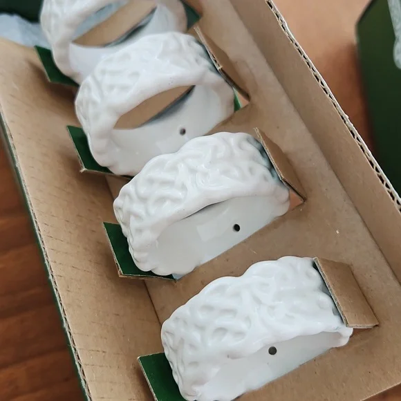 Set Of 8 Celtic Knot Porcelain Napkin Rings Irish Dining Kitchen - Picture 6 of 6